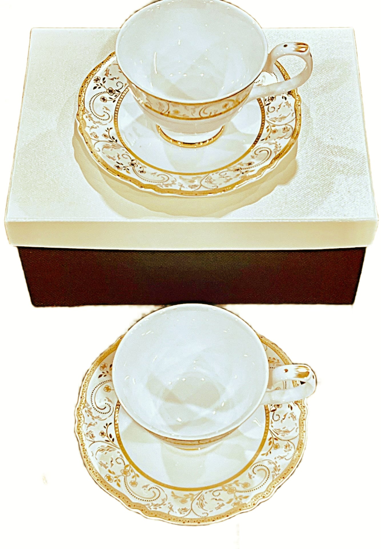 Teacup & Saucer Set of 2 Fine bone china Paris Gold collection
