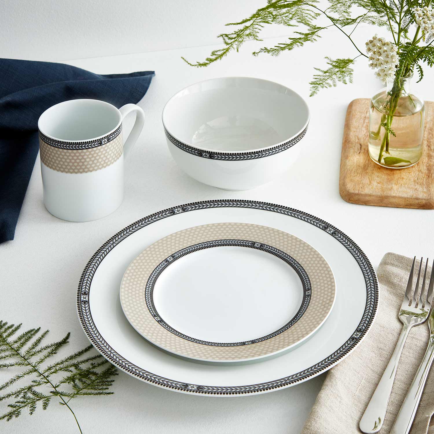 Portmeirion Porcelain Vintage Chic 16Pcs Dinnerware Set - Service for 4