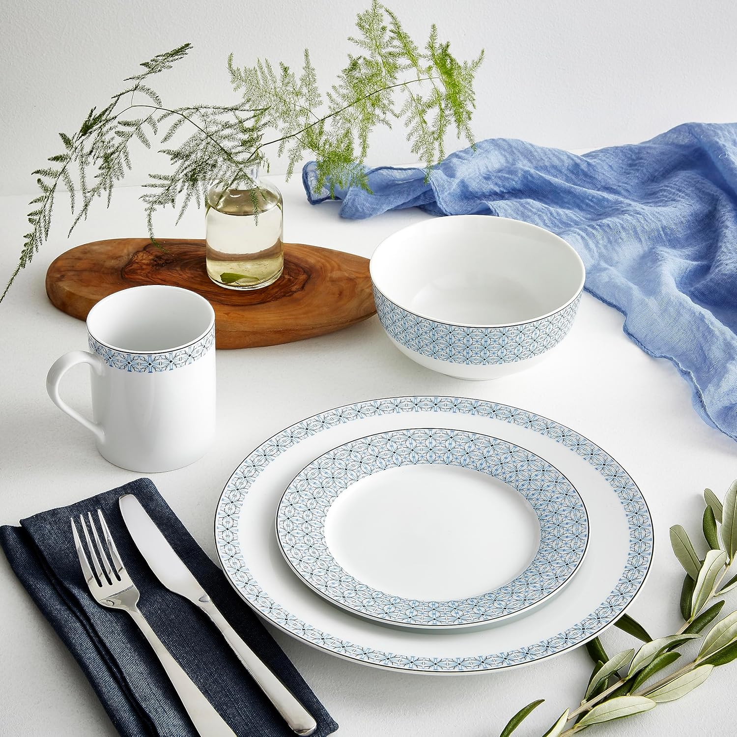 Portmeirion Home Mallorca 16 Piece Porcelain Dinnerware Set with Blue Geometric Border, 4 Place Settings - Ideal for Weekday Meals, Casual Brunches, Relaxed Dinner Parties, Small Family Celebrations