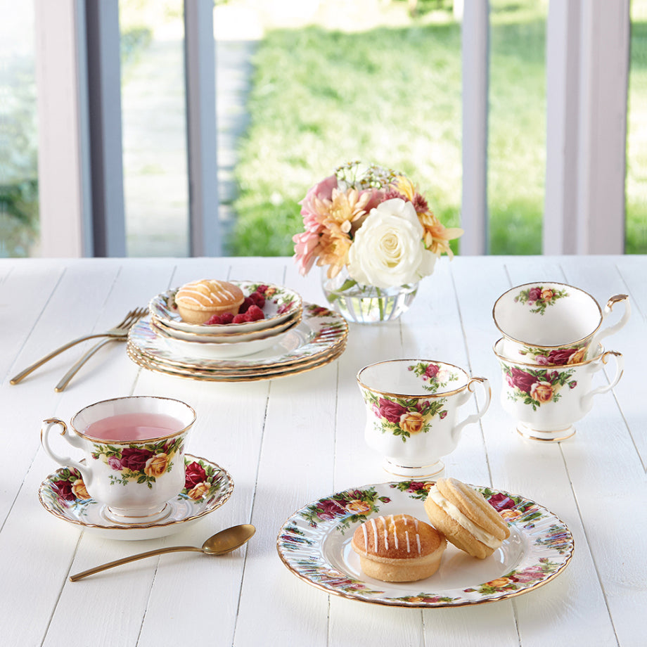 Royal Albert Old Country Roses 12-Piece Dinnerware Set, Bone China service for 4