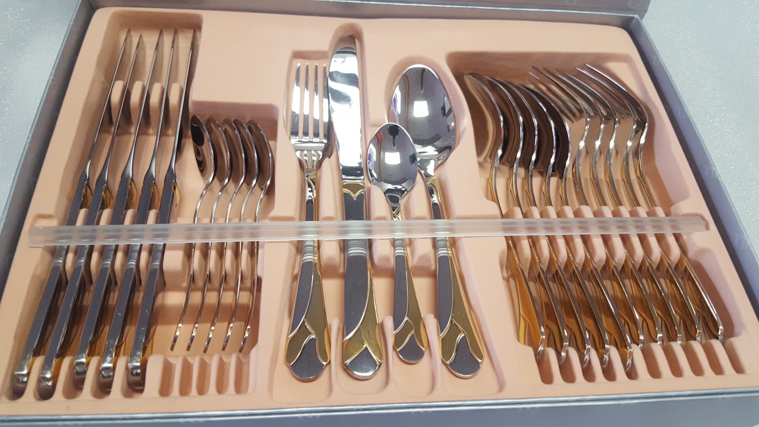 Flatware 24 Piece Set 18/10 Stainless Steel Tulip Gold from Carl Weill, Service for 6 people