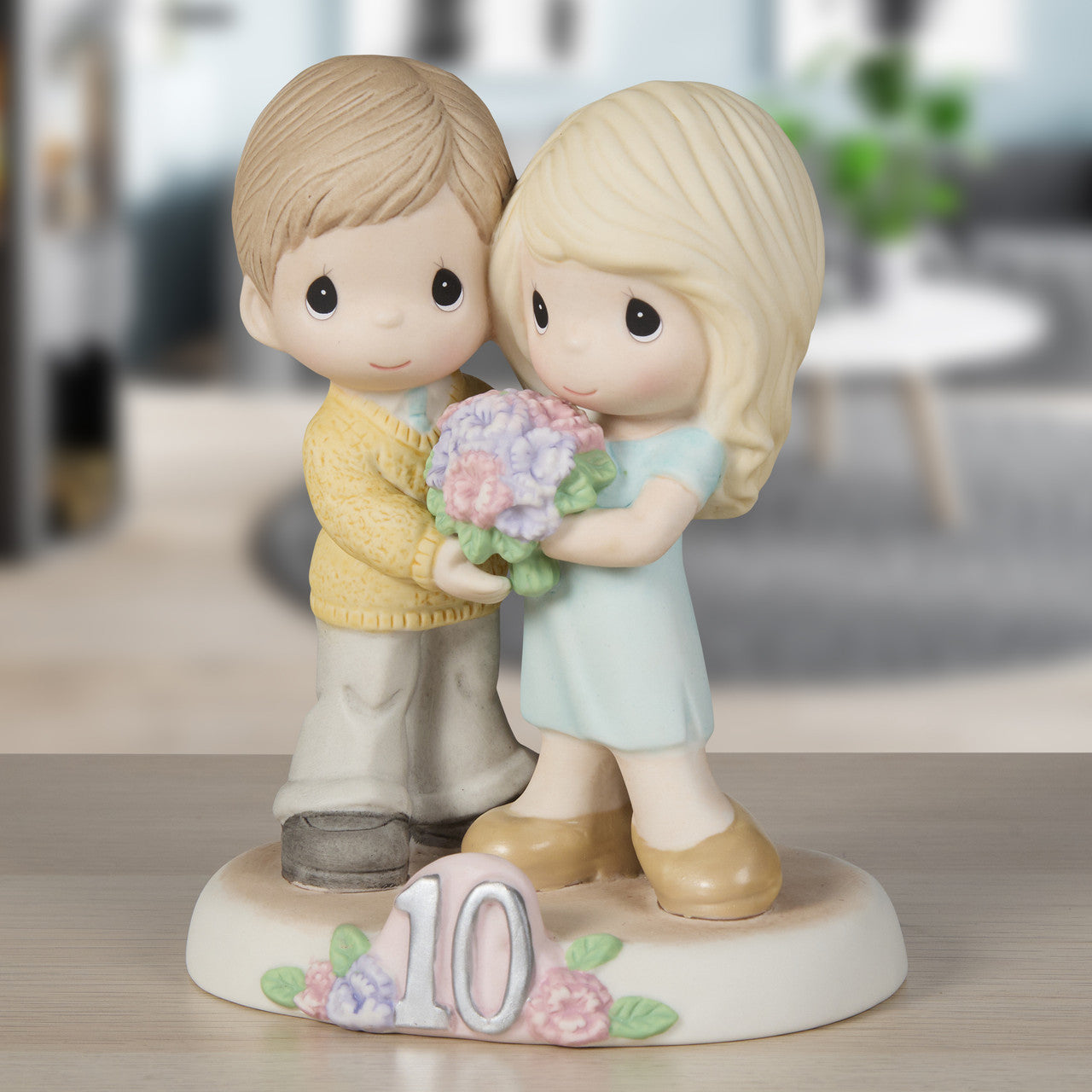 Precious Moments 10th Anniversary Couple (Ten sweet years together) porcelain figurine