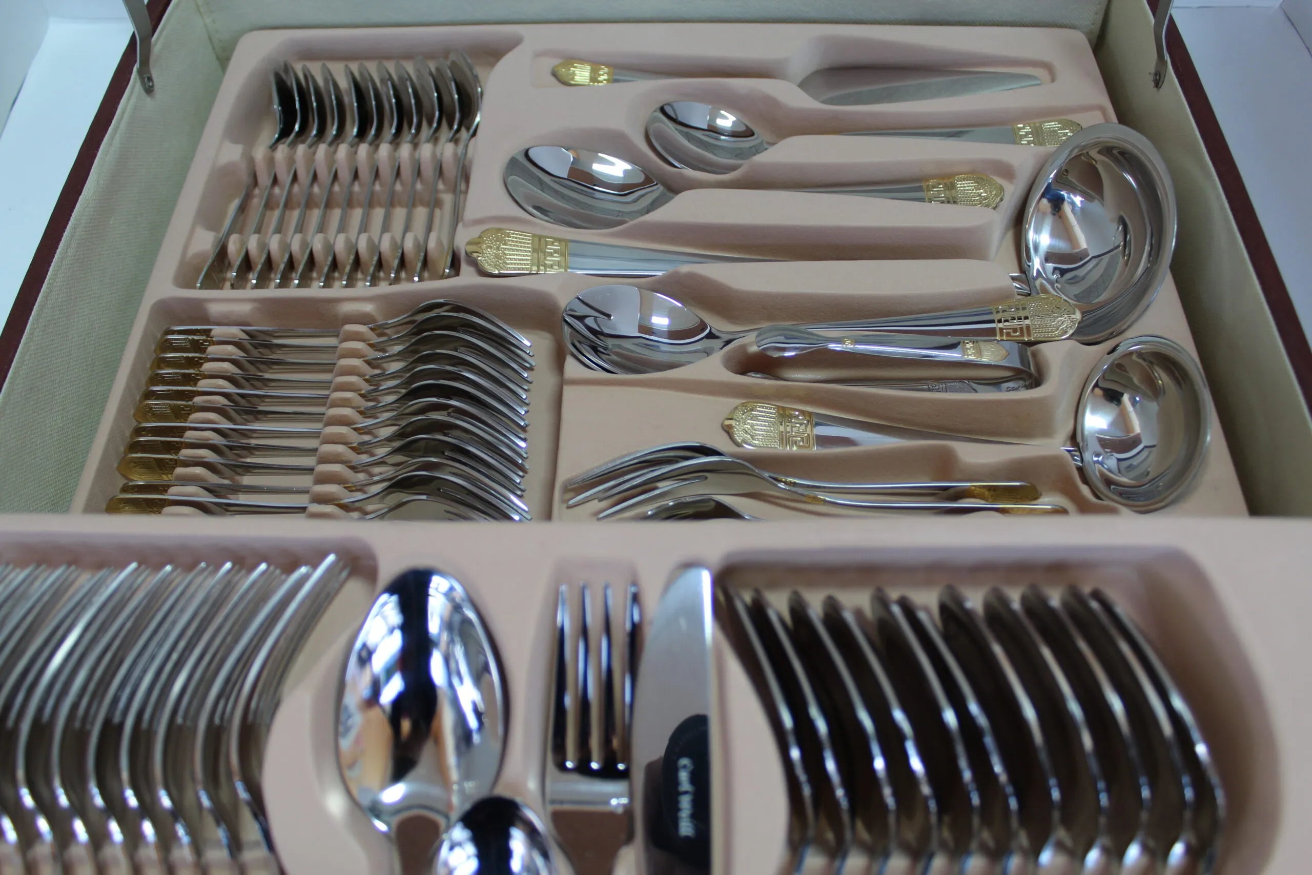 Carl Weill Venus Gold 78-Piece set & case 18/10 Stainless Steel Service for 12 People - Royal Gift