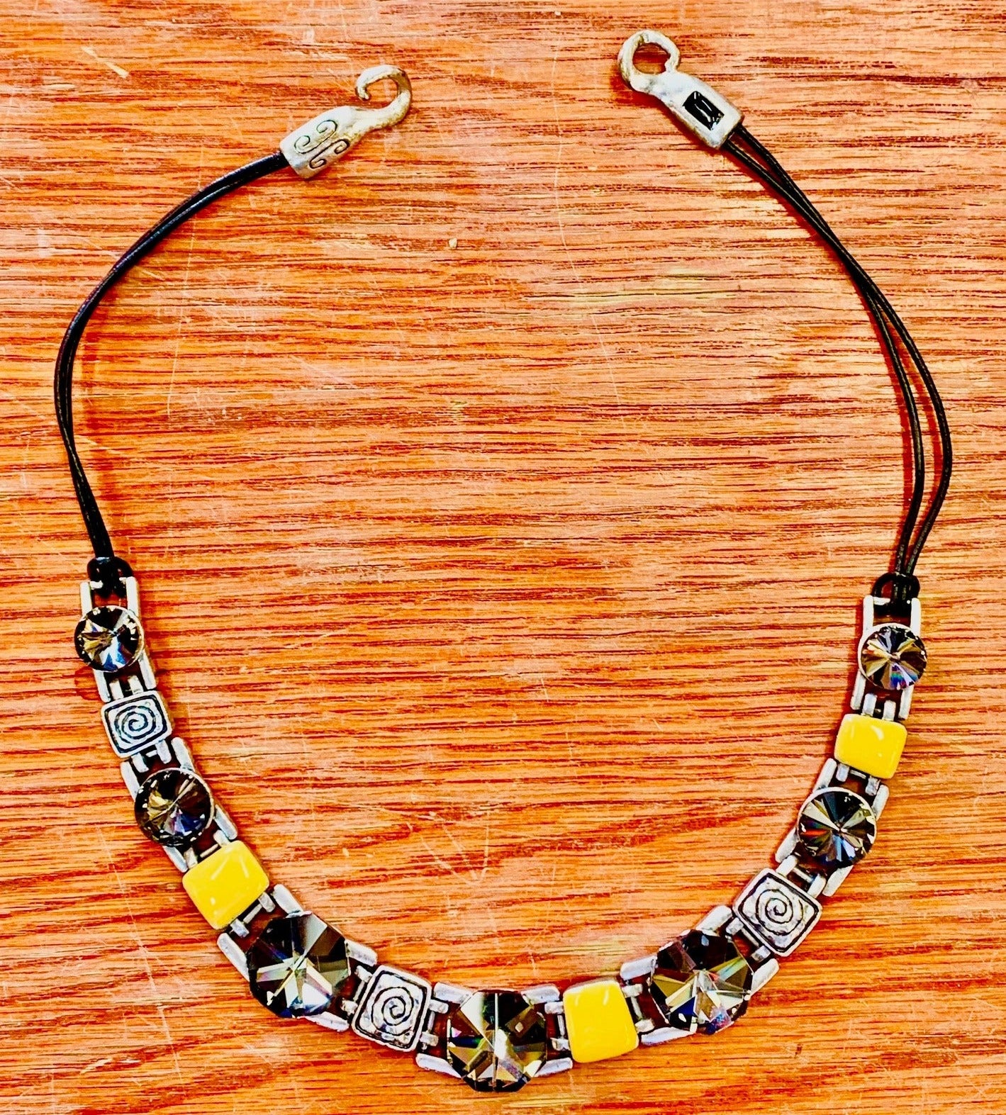Necklace Stones with leather strap