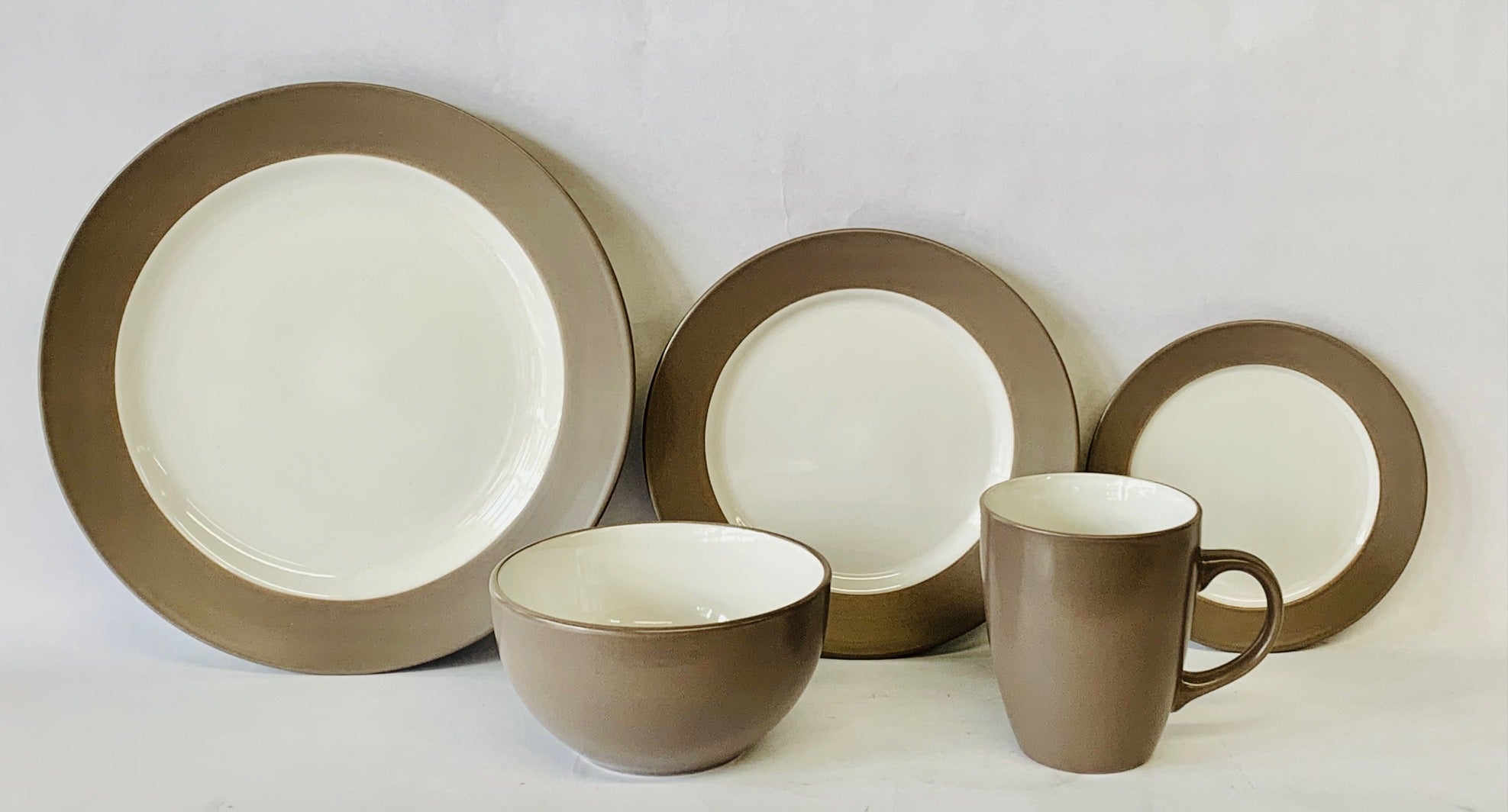 Mikasa Dinnerware 5-piece place setting - Concord Taupe collection - Royal Gift